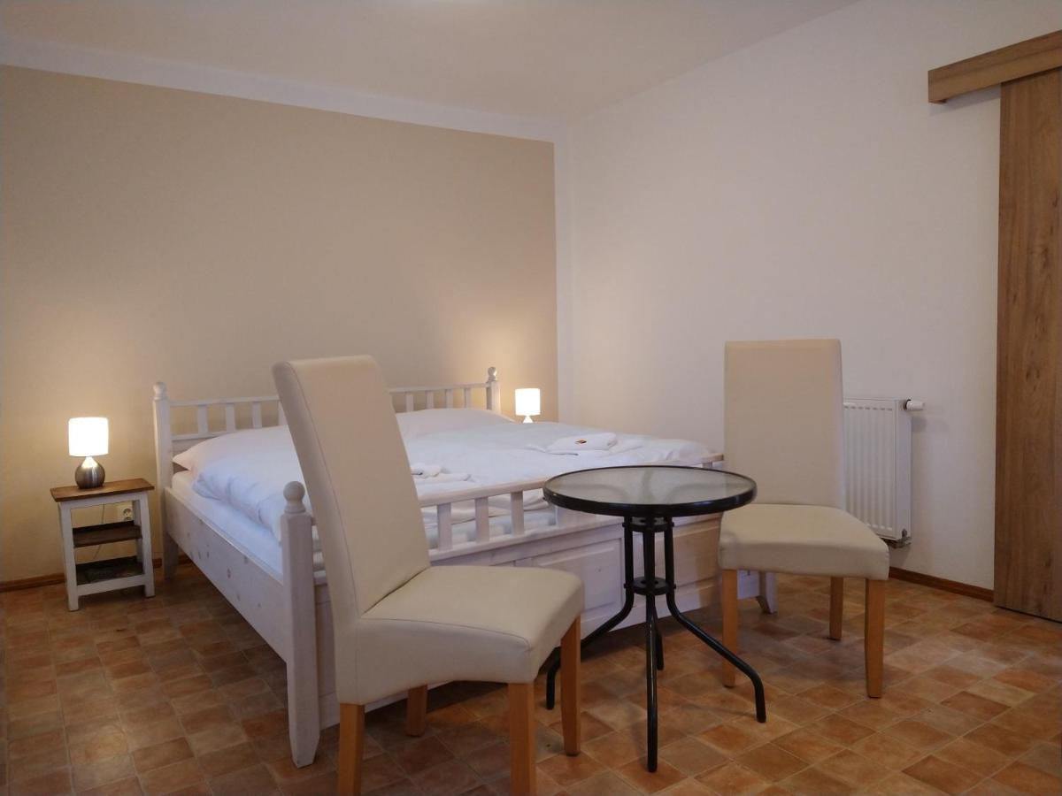 Apartmany Maly Mnich Mníšek pod Brdy 外观 照片