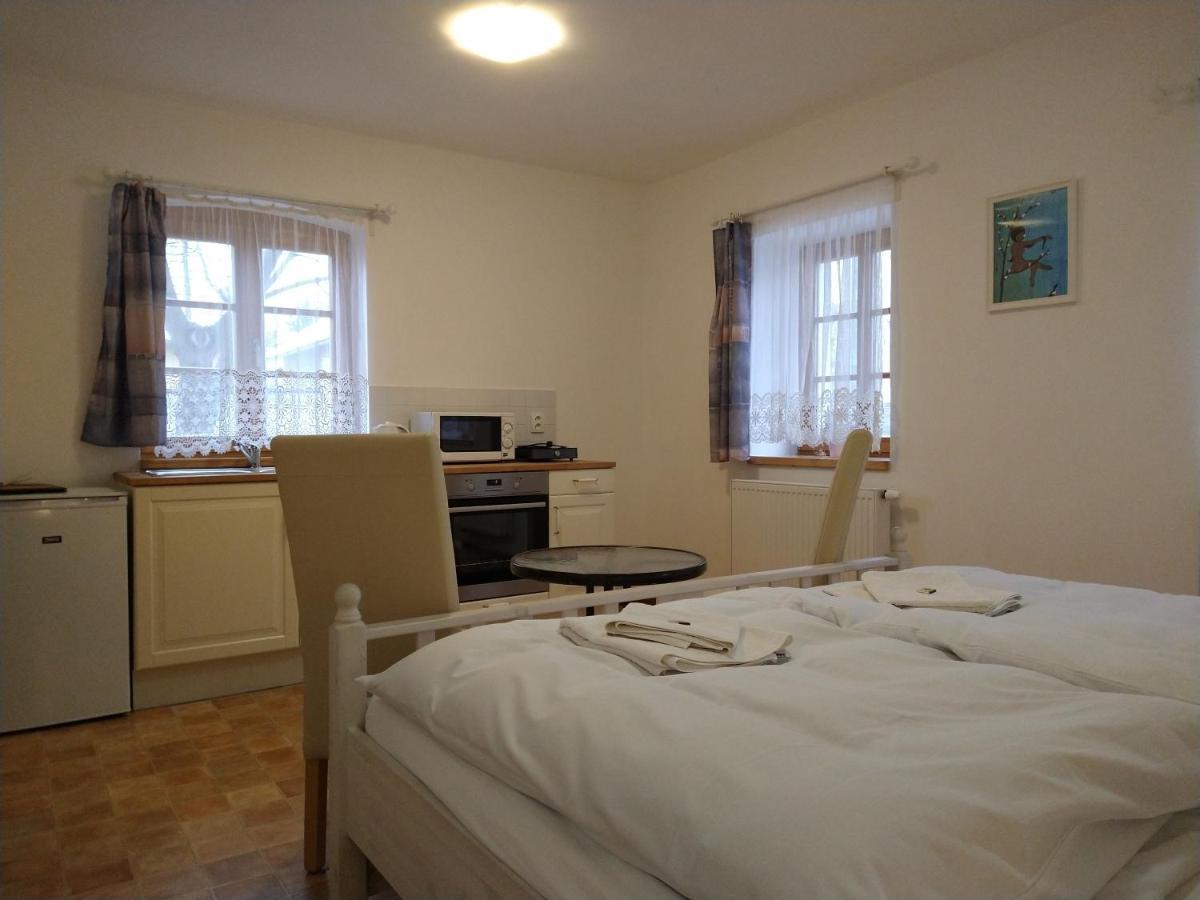 Apartmany Maly Mnich Mníšek pod Brdy 外观 照片