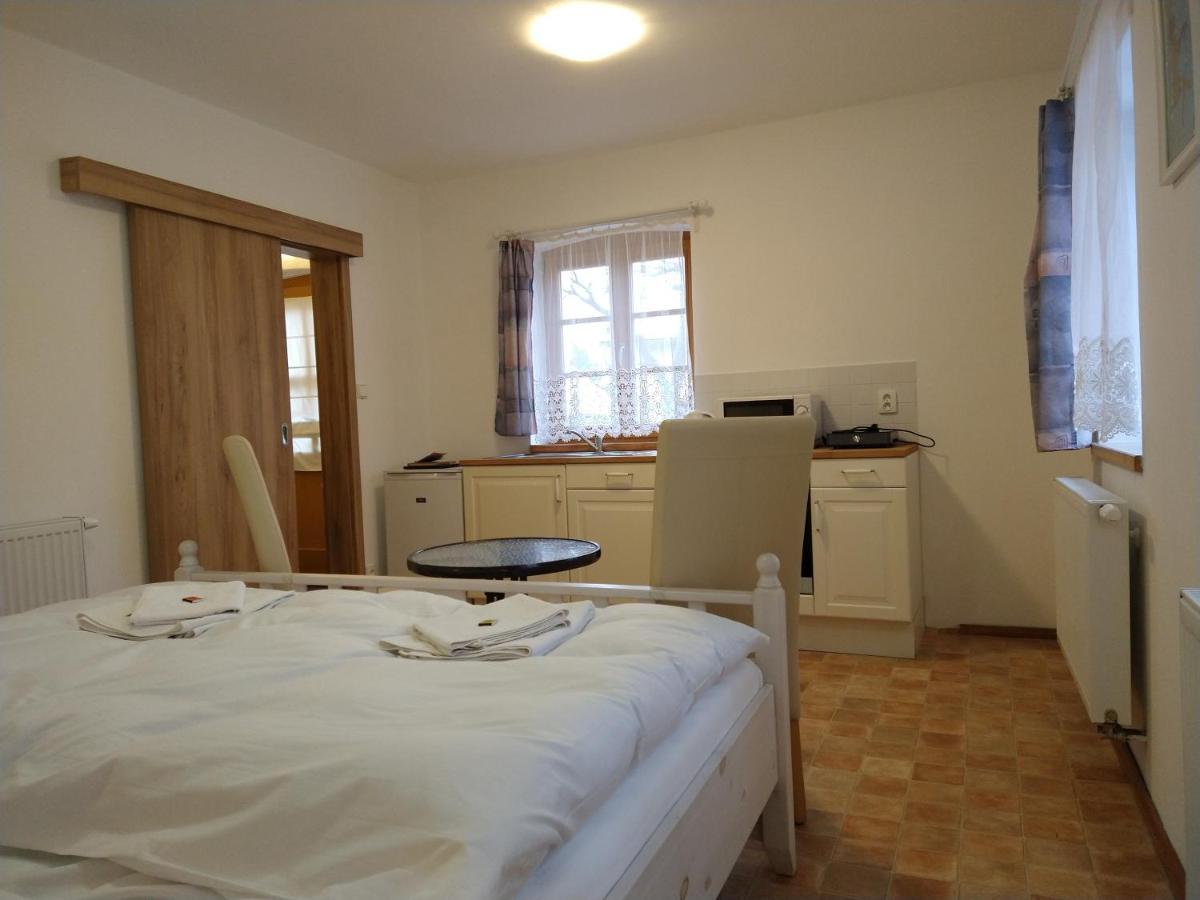 Apartmany Maly Mnich Mníšek pod Brdy 外观 照片